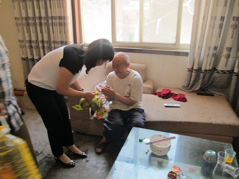 益和熱力公司端午節(jié)開展“送溫暖、獻愛心”活動